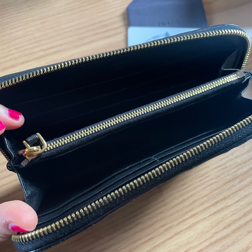 Prada wallet - Picture 2 of 4